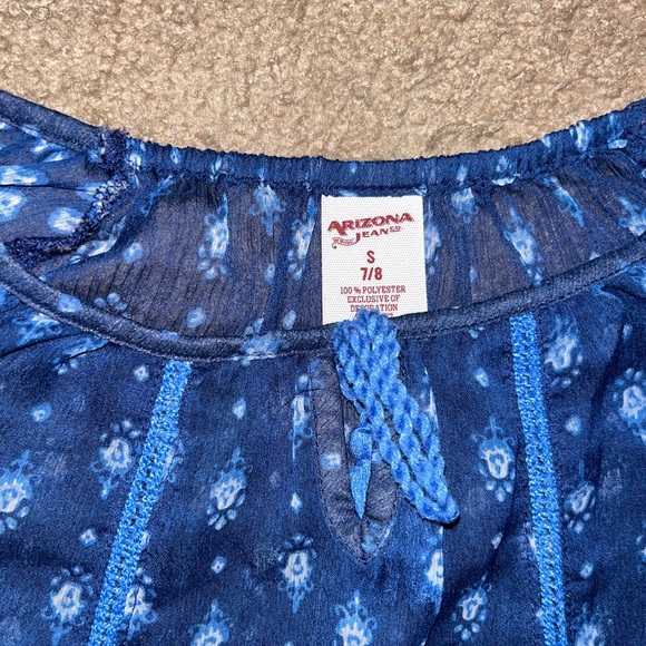 🦄6 Items for $20🦄 Sheer top w/tank top - Picture 3 of 5